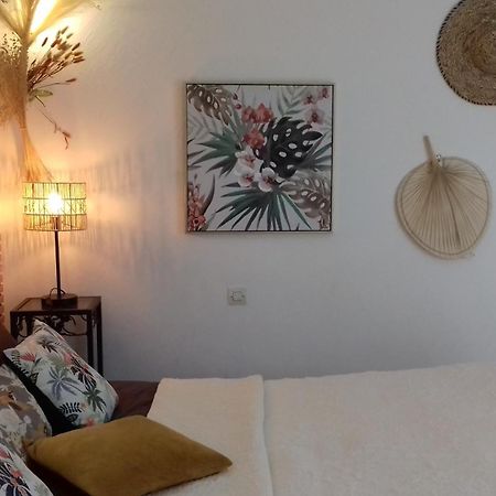 Les Chardons Bleus Bed & Breakfast Lorgues Bagian luar foto