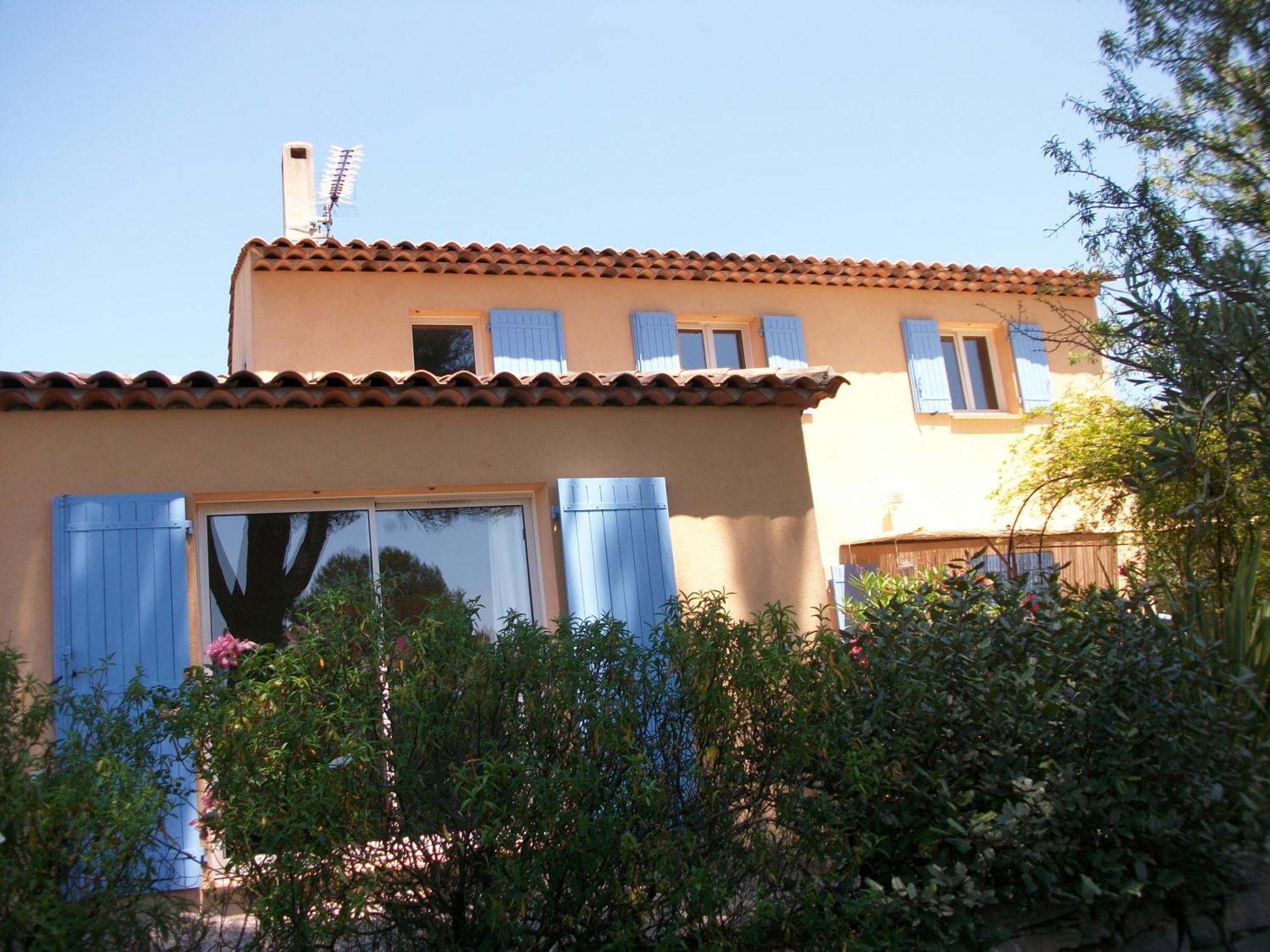 Les Chardons Bleus Bed & Breakfast Lorgues Bagian luar foto