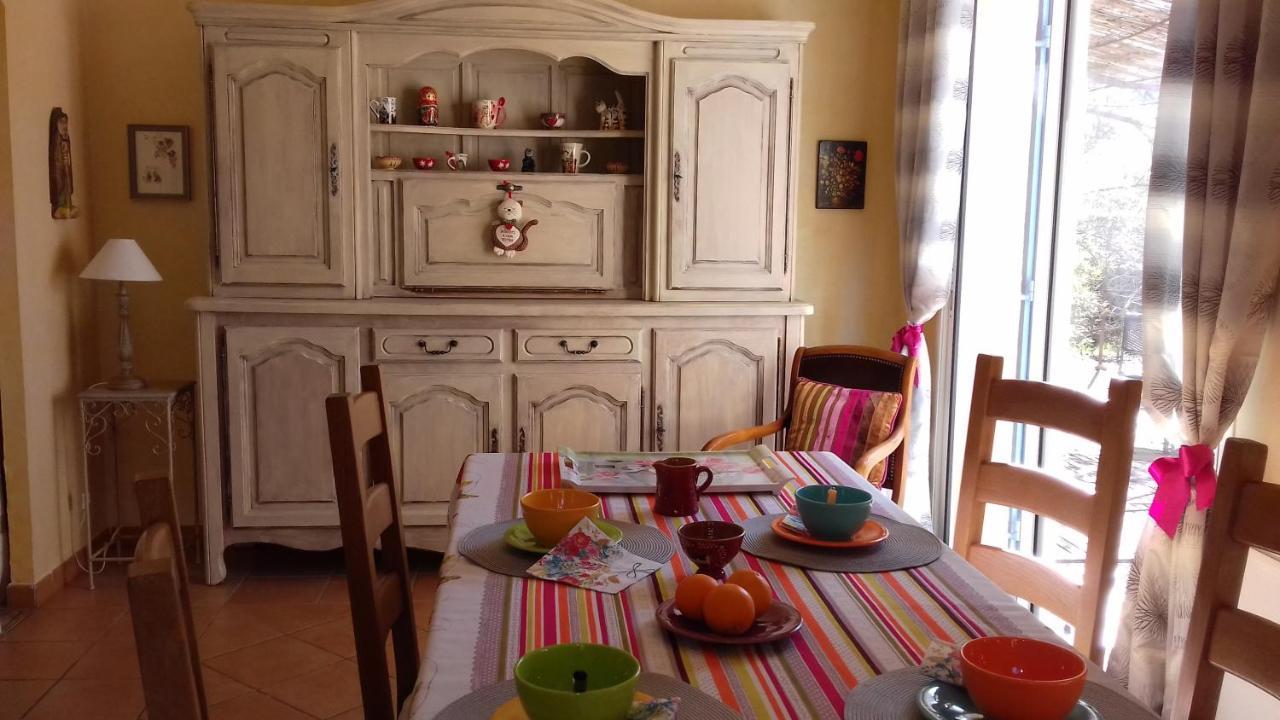 Les Chardons Bleus Bed & Breakfast Lorgues Bagian luar foto